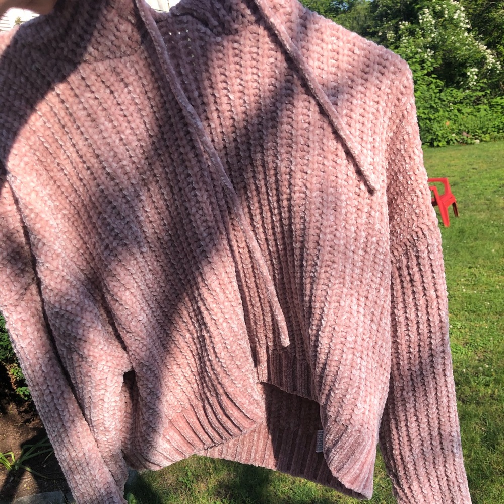 A Forever 21 Sweater/Hoodie